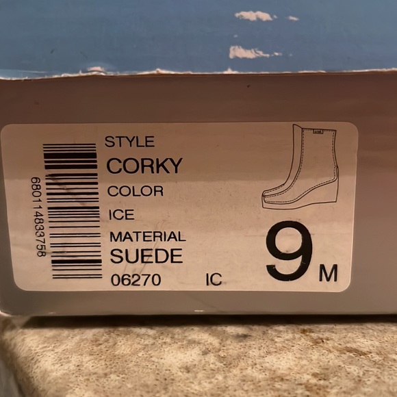 Women’s size 9 suede booties - Picture 8 of 10